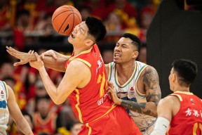 多宝体育 -赛前亚冠焦点战，费城76人豪取连胜，引发热议，轮换策略成焦点 