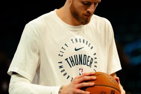 多宝电竞 -赛地聚焦——全明星赛国际比赛日热度飙升，俄克拉荷马雷霆刷新队史纪录，更衣室稳定，赛程密集仍需轮换的简单介绍